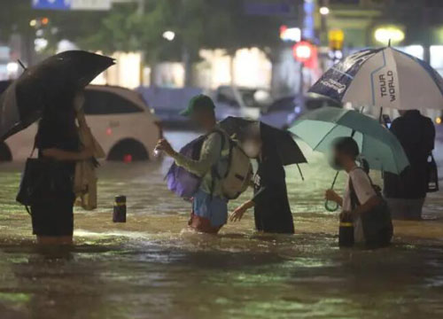 韩国暴雨已致11人死亡（济南暴雨银座死亡照片）