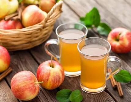 苹果酒最简单的酿制方法（家庭自酿的苹果酒方法）