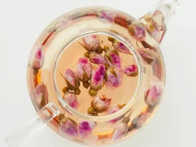 玫瑰花茶的功效与作用，每天一杯玫瑰花茶，缓解情绪美容养颜