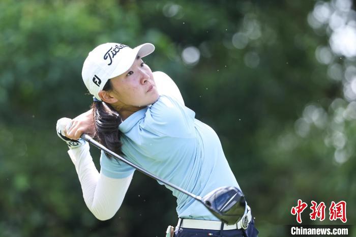广东女子高尔夫公开赛次轮曾莉棋单独领先