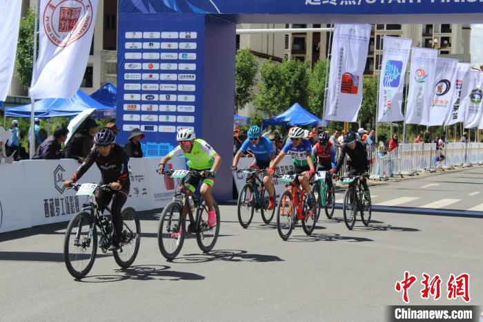 2023环拉萨城自行车大赛暨“美丽拉萨·骑行看”堆龙德庆绕圈赛正式开赛
