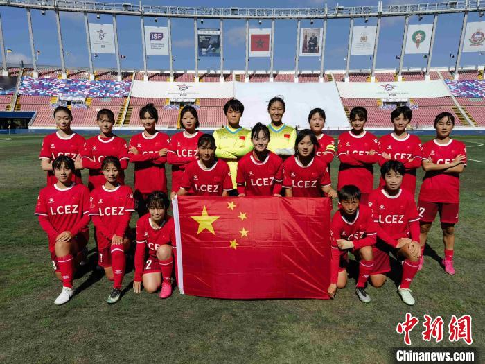 济南历城二中女足队夺得2023年世界中学生足球锦标赛冠军