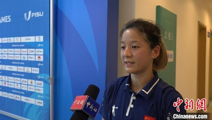 （成都大运纪事）中国选手郑妩双网球女单晋级：赛后想看大熊猫、吃兔头
