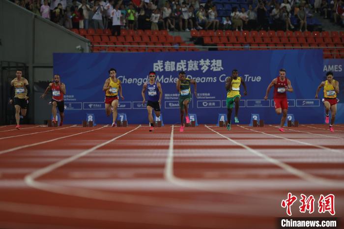 （成都大运会）“00后”新星陈冠锋百米摘铜：为中国短跑传承发力