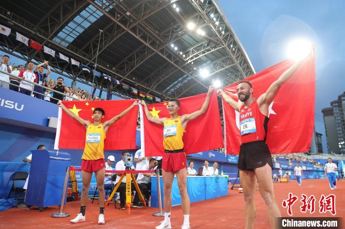 （成都大运纪事）中国队赢得男子三级跳远1金1铜