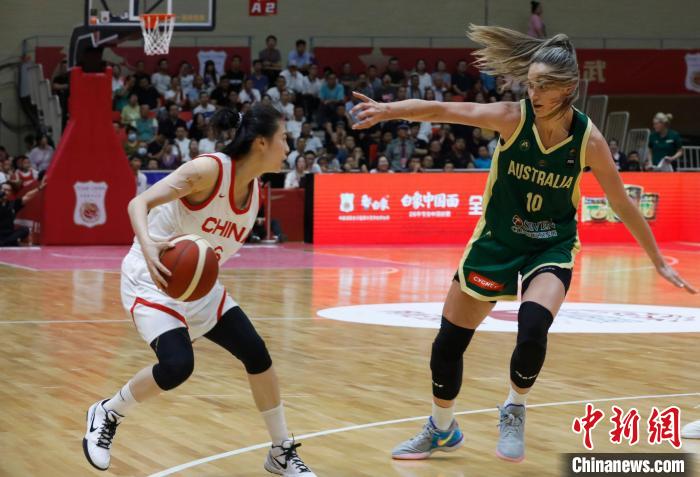 中国女篮热身赛73:67胜澳大利亚女篮