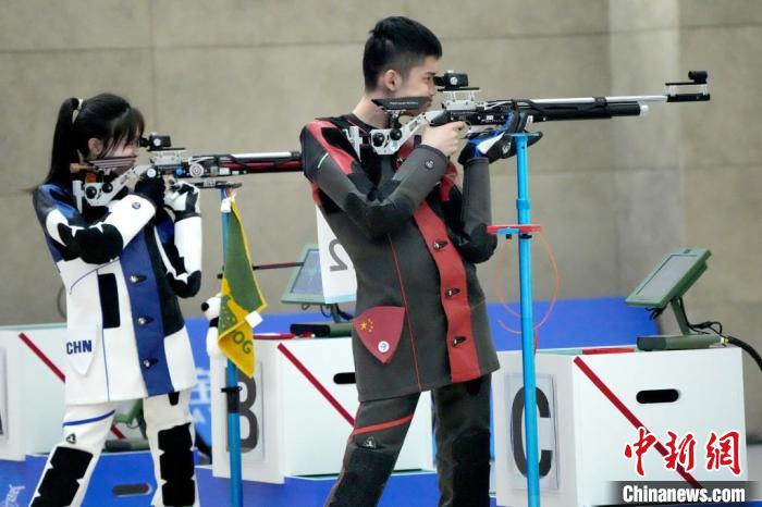 （杭州亚运会）中国射击“金童玉女”获10米气步枪混合团体冠军