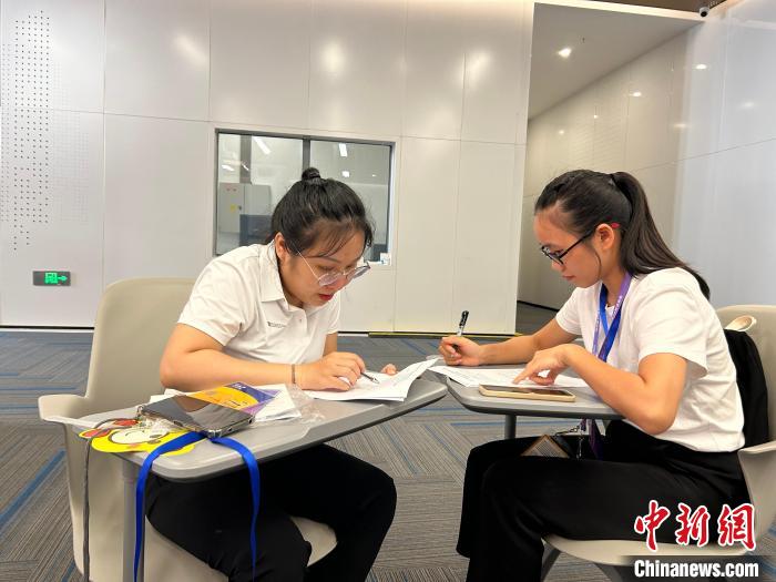 （杭州亚运会）亚运会上“洋面孔”志愿者：暖心服务架起沟通桥梁