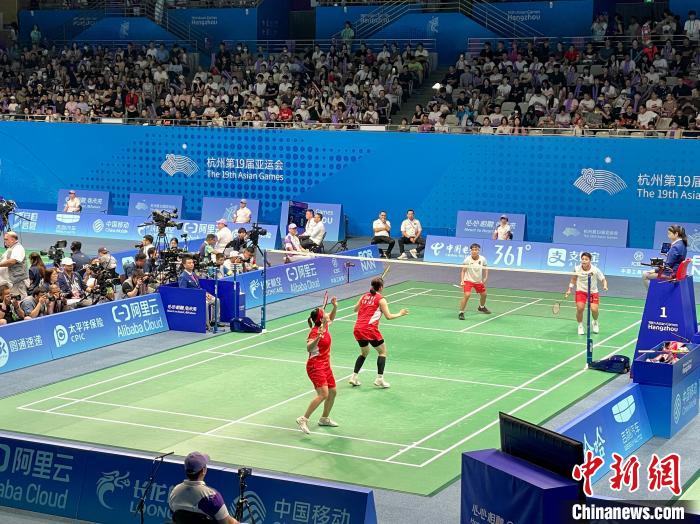 （杭州亚运会）中国女子羽毛球队晋级团体四强 何冰娇喊话网友“多吃五仁月饼”