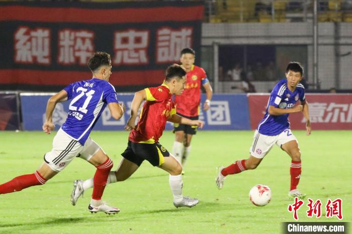 桂港两地足球队在广西平果举行友谊赛