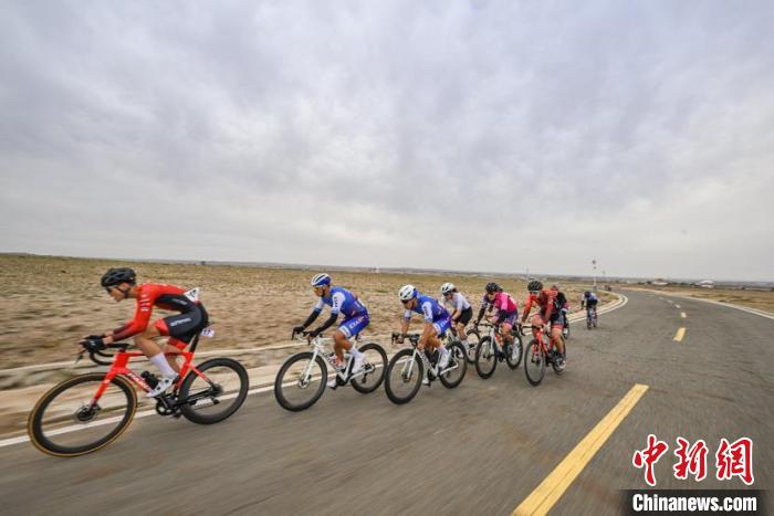 2023中国公路自行车公开赛（包头·达茂旗站）开赛