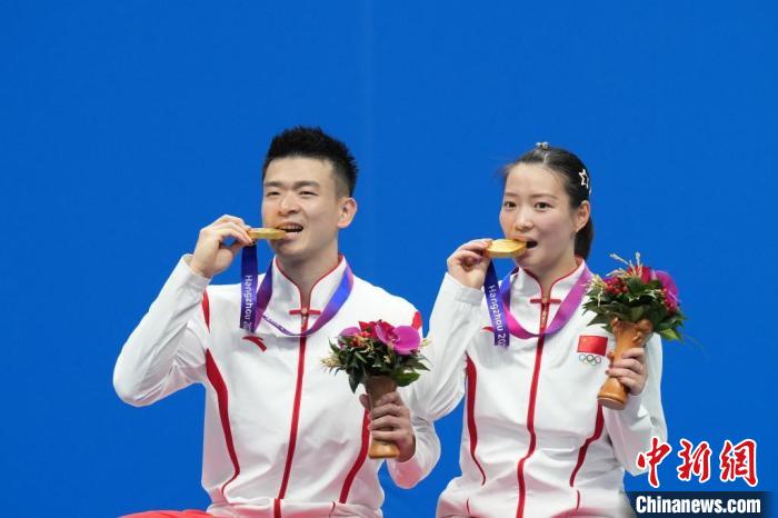 （杭州亚运会）国羽单项决赛斩获3金2银  “雅思”“凡尘”组合实现卫冕
