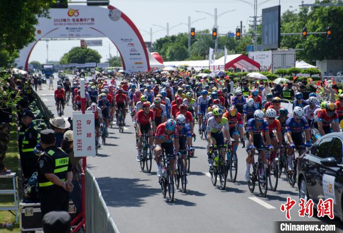 环广西公路自行车世界巡回赛在广西北海重启