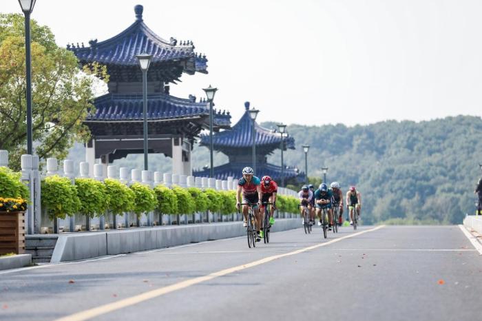 中国铁人三项联赛江苏无锡站开赛 近800名运动员参赛