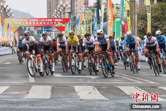 千余名选手参加第十四届贵州福泉国际自行车节