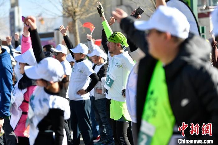 西藏拉萨：举办5公里欢乐跑活动