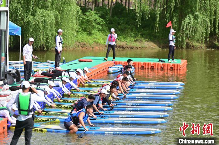 国内200余名青少年“桨手”竞速湖北枝江