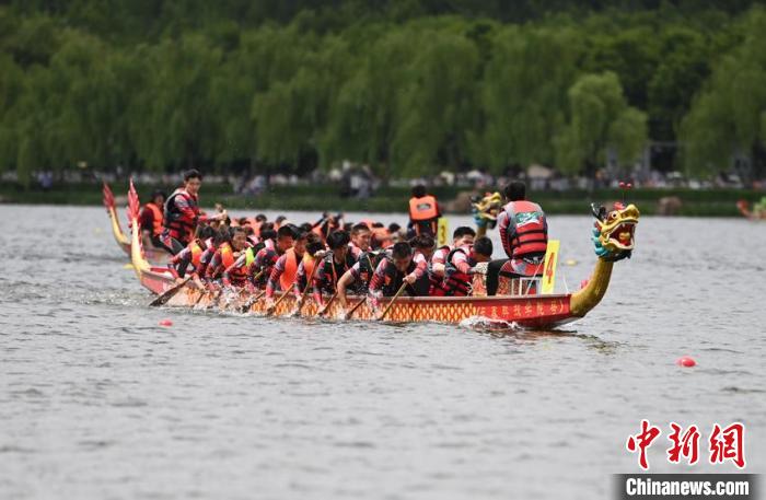 吉林省首办龙舟邀请赛 全国16支队伍端午争先