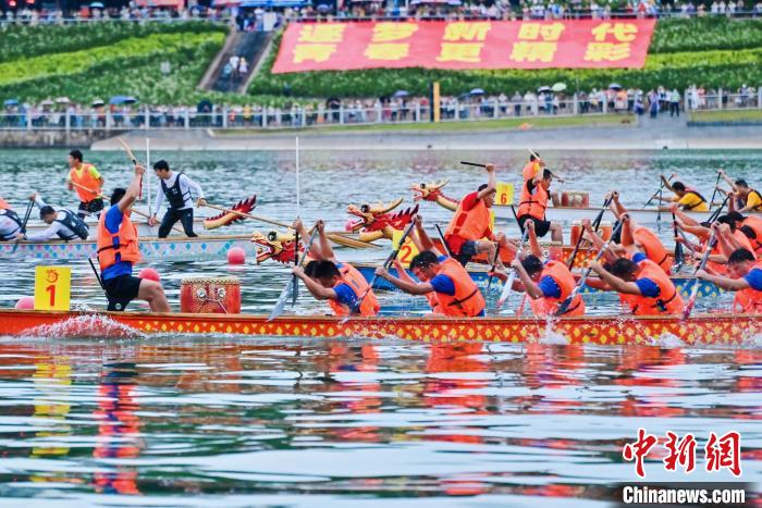 水上竞渡迎端午 2023年南宁龙舟公开赛举办