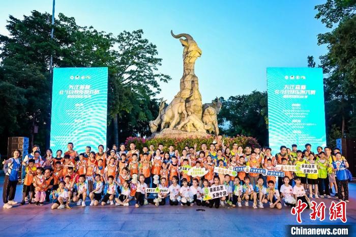 燃动夏夜，500名选手在广州越秀公园“荧”风夜跑
