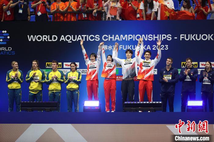 3分38秒57，中国游泳队把男女4×100米混合泳接力金牌带回家