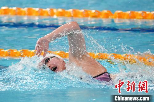 （成都大运会）中国队游泳赛场一晚夺3金  “蛙王”“蝶后”双双夺冠