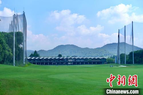 探访杭州亚运会高尔夫项目比赛场地：绿地白衣整装待发