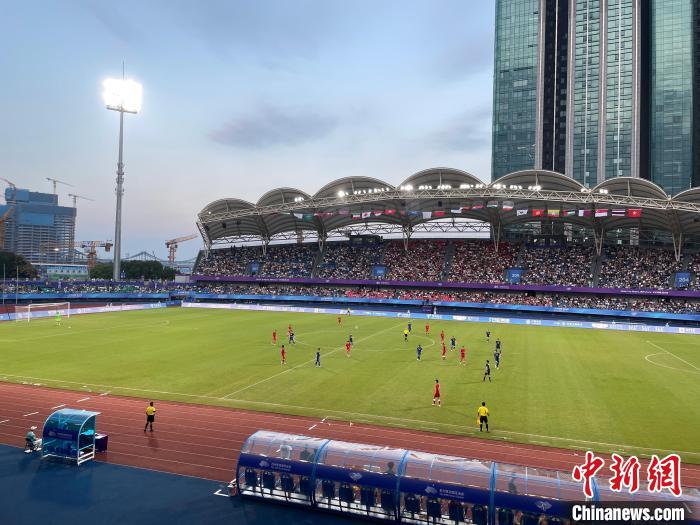 （杭州亚运会）中国香港男足1比2不敌乌兹别克斯坦队 均晋级淘汰赛