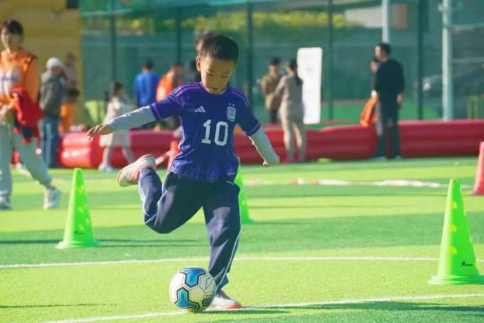 北京市市级社会足球活动“凯瑞杯”落幕 助力足球文化普及