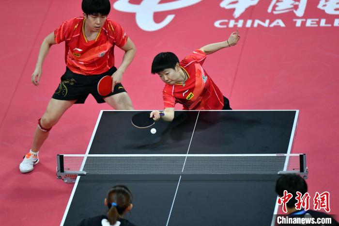 成都国际乒联混合团体世界杯上演“海峡德比” 中国队收获五连胜