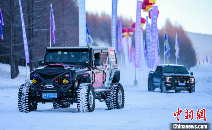 百余名中蒙俄赛车手阿尔山竞逐冰雪挑战赛